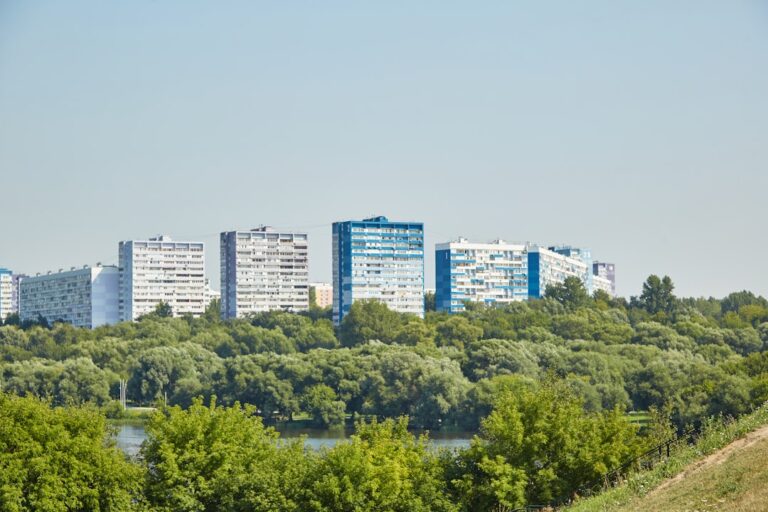 Tężnie w Inowrocławiu – solankowy relaks w Parku Solankowym